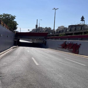 Καλλιθέα: Εγκατέλειψε τραυματισμένη συνεπιβάτιδα μετά από τροχαίο