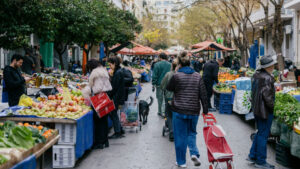 Πιέσεις στην αγοραστική δύναμη των νοικοκυριών ασκεί ο υψηλός πληθωρισμός