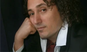 Ιωάννης Αποστολίδης: «Η μουσική μπορεί να μας ταξιδεύει σε όλο τον κόσμο, αλλά η πραγματική της δύναμη βρίσκεται στην καρδιά των ανθρώπων»